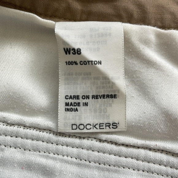 Dockers Men  Dark Brown Cargo Shorts - Size W38. Pre-owned - Picture 4 of 6